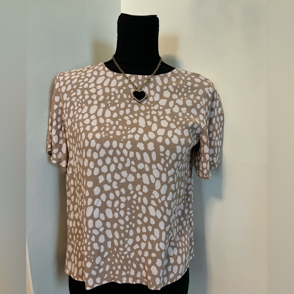Forever 21- Size-M-LightTan and Beige Top-PTP- 19”- Great Pre Owned Condition.